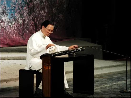 【跨越世纪的友谊】：厂长卢玉平与古琴大师龚一的相遇相知