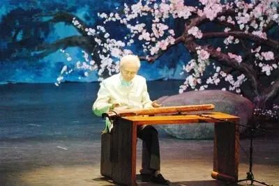 【跨越世纪的友谊02】：上海民族乐团在扬连演3天，卢厂长和龚一的革命友谊就此铸就