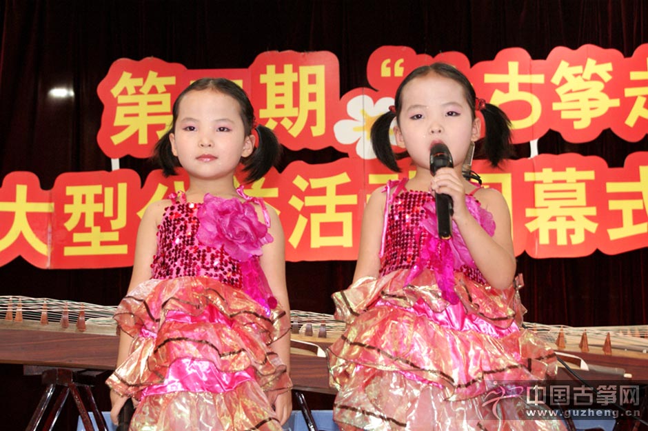 两位小主持人