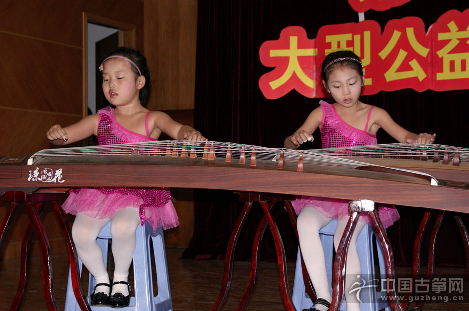 学员演奏古筝曲