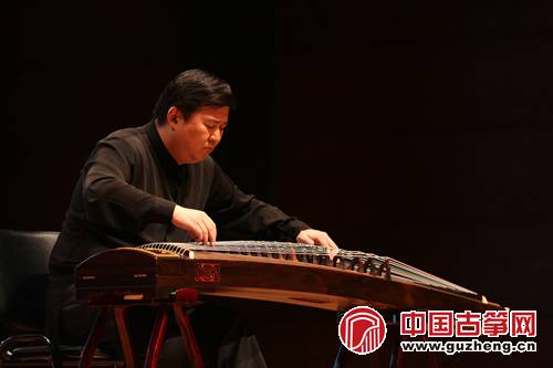 四川音樂學(xué)院教授、天籟箏團(tuán)團(tuán)長江澹曦古箏獨(dú)奏《禪院鐘聲》